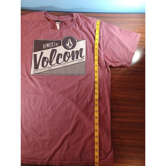 VOLCOM Shirt Mens Vintage Style Logo Graphic Size Medium Burgundy - Picture 5 of 6